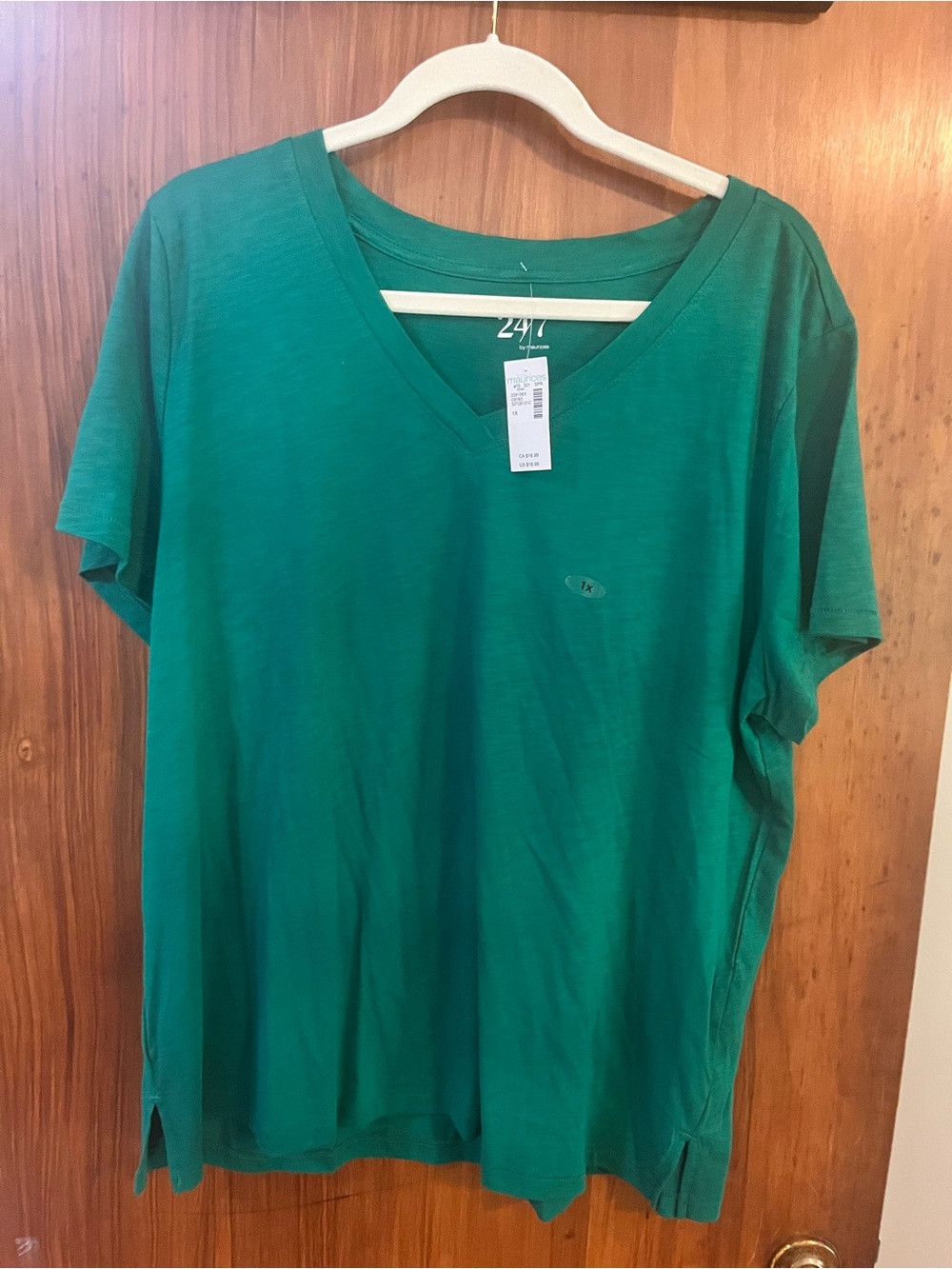 Maurices V-Neck Tee in Emerald Green NWT 1x